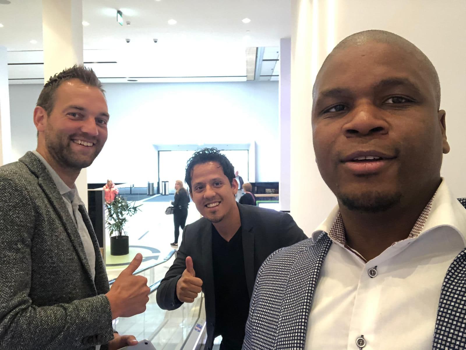 Michael Wolf, Fikret Akin en Oumar Sylla, het team van Deelfiets Nederland op een selfie