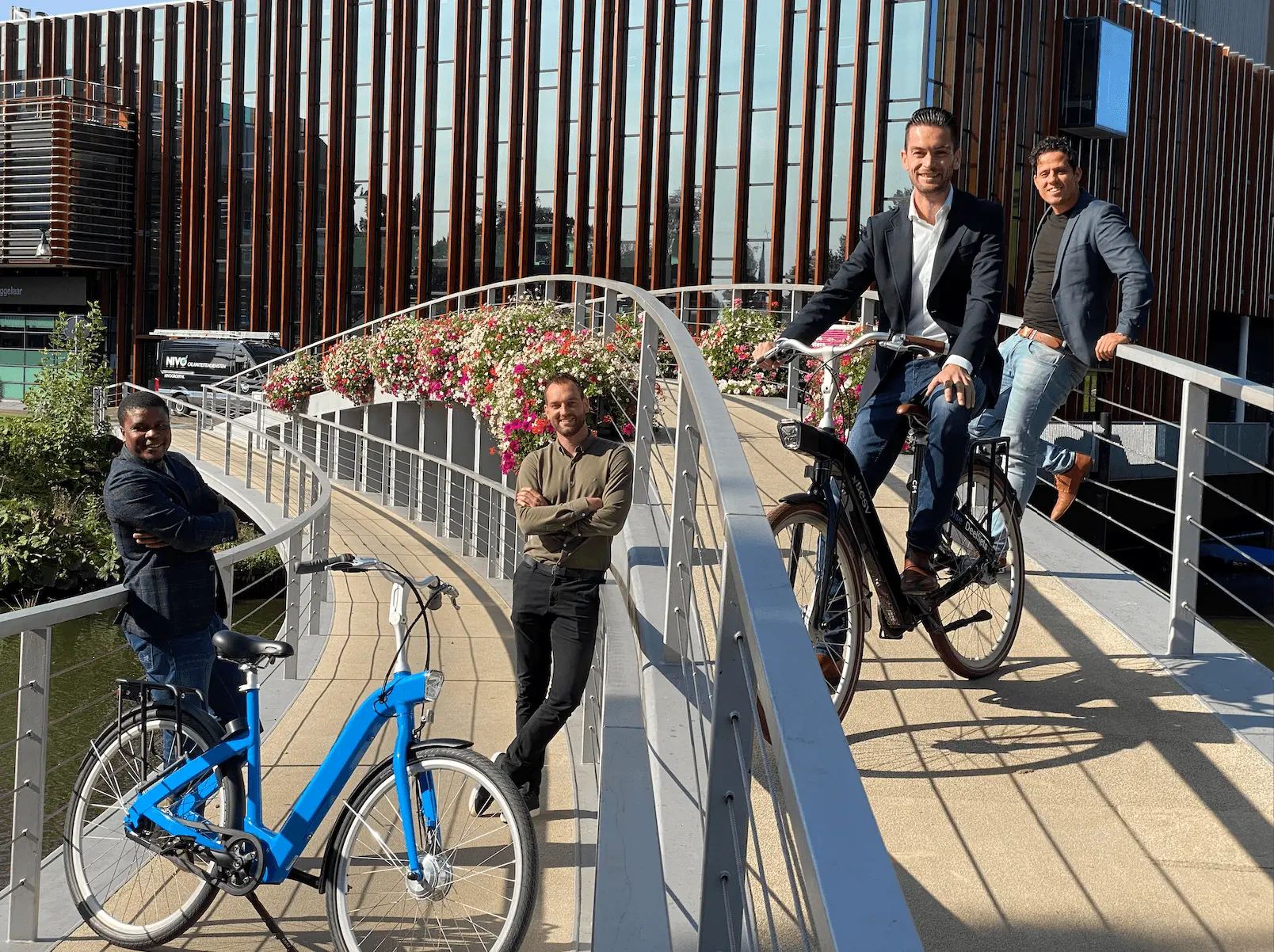 Het team van Deelfiets Nederland, nu versterkt door Patrick Visch